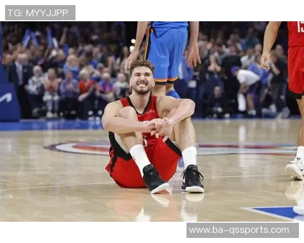 亚历山大持球单打以撤步跳投展现绝杀技巧