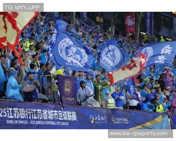 南京苏州握手言和60396人观赛刷新纪录——城市间携手共创体育盛事新时代Description_见证南京与苏州以“握手言和”开启合作新篇章，60396人共同见证的体育盛事不仅刷新纪录，更彰显两城携手共赢的强大力量。探索背后的故事、合作的意义与未来的无限可能。