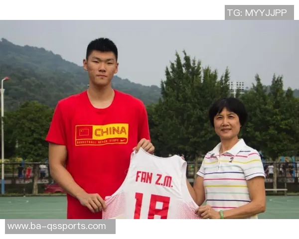 广州队两小将闪耀星锐赛，范子铭7分钟狂砍12+9点燃青春火焰