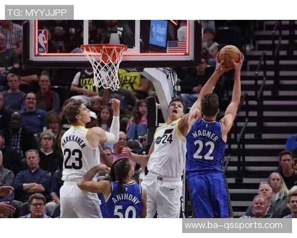 要崩盘了？萨格斯中路突破双手滑翔暴扣！魔术领先到18分！